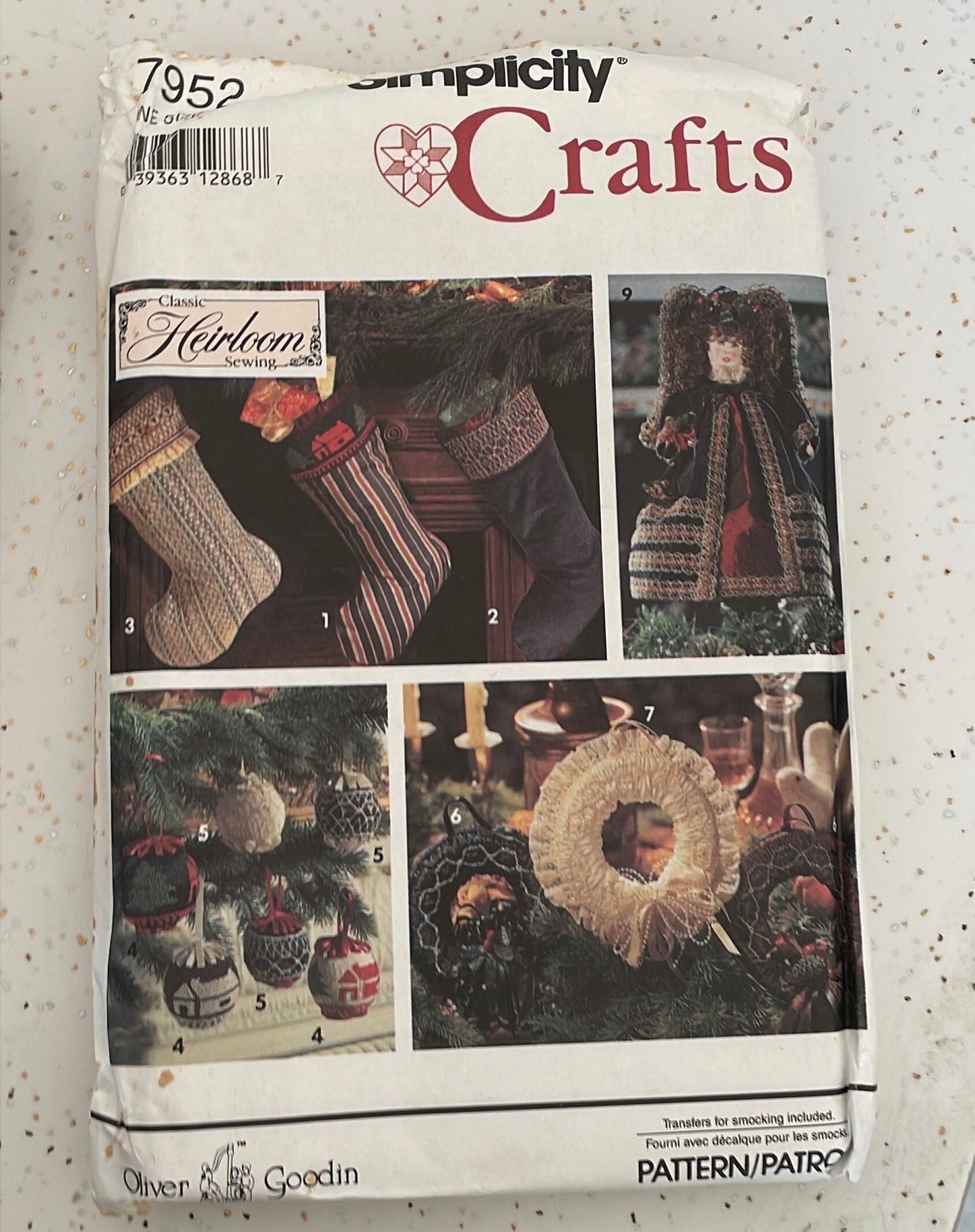 UNCUT Sewing Pattern - Simplicity Crafts Sewing Pattern 7952 - Christmas Stockings, Angel, Ornaments, Wreath, Classic Heirloom