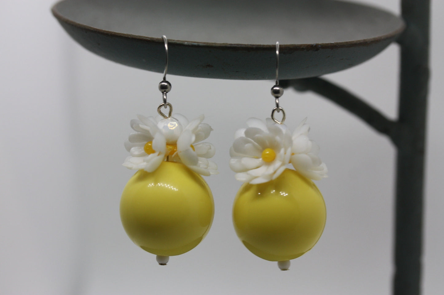 Bring the happy into your day with these flowery happy earrings