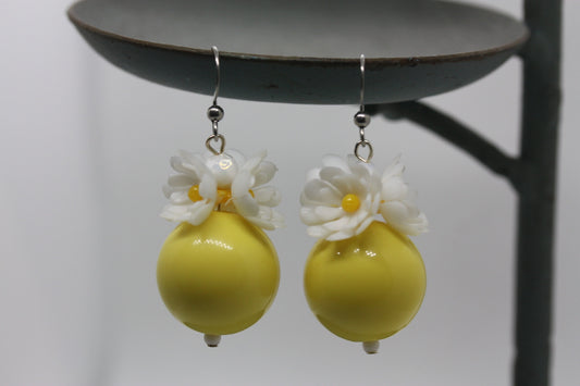 Bring the happy into your day with these flowery happy earrings