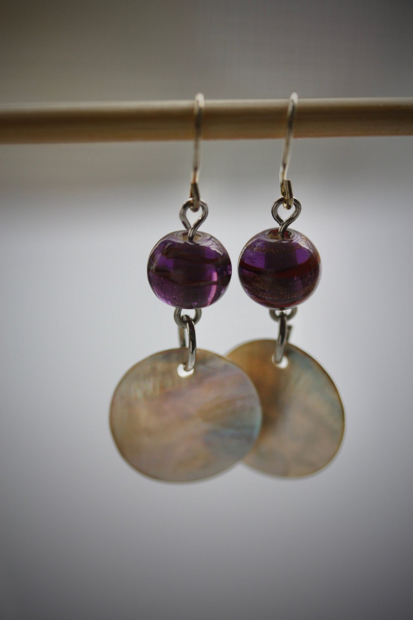 Simple dangle stunning vintage mother of pearl timeless dangle earrings with swirled art glass