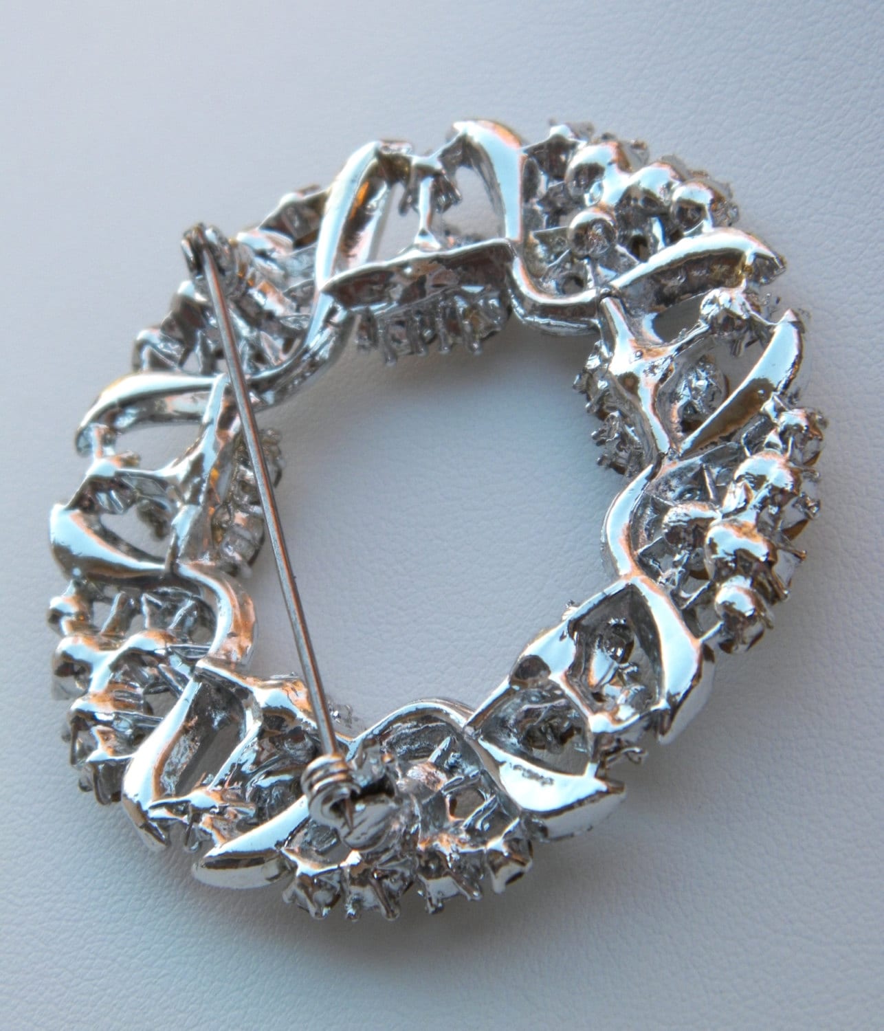 Vintage pin - white rhinestone wreath