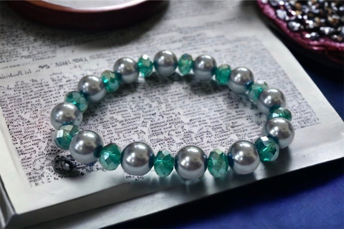 Shades of green vintage beaded bracelet