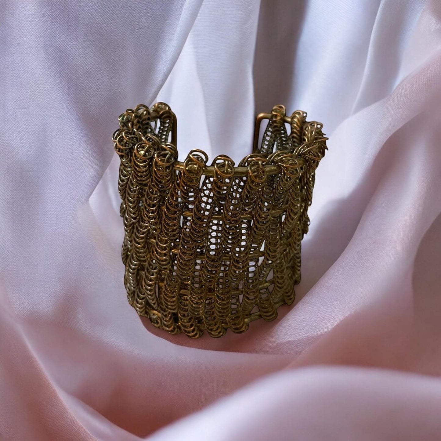 Stunning vintage brass mesh chain wide cuff bracelet, open weave spring twist, retro, MCM