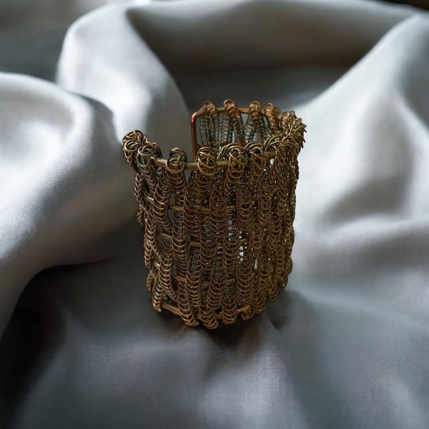 Stunning vintage brass mesh chain wide cuff bracelet, open weave spring twist, retro, MCM