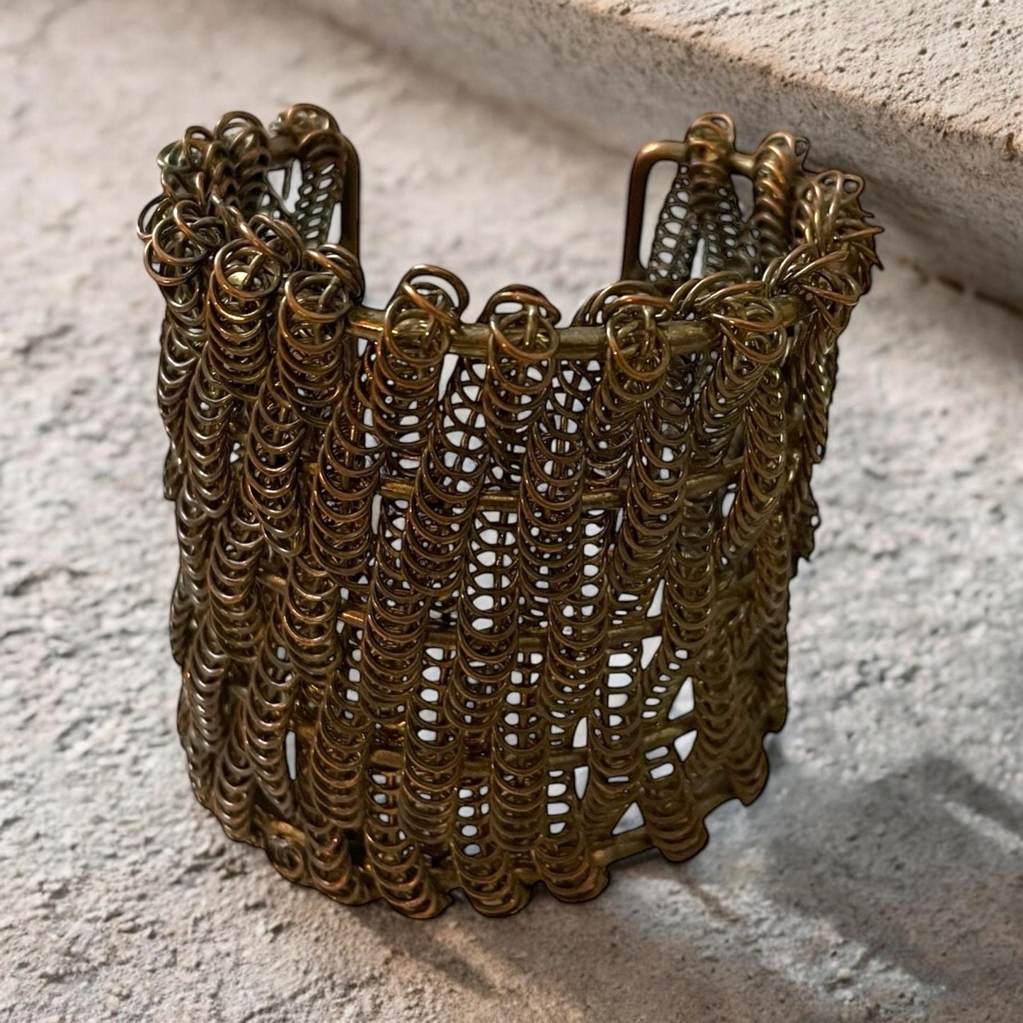 Stunning vintage brass mesh chain wide cuff bracelet, open weave spring twist, retro, MCM