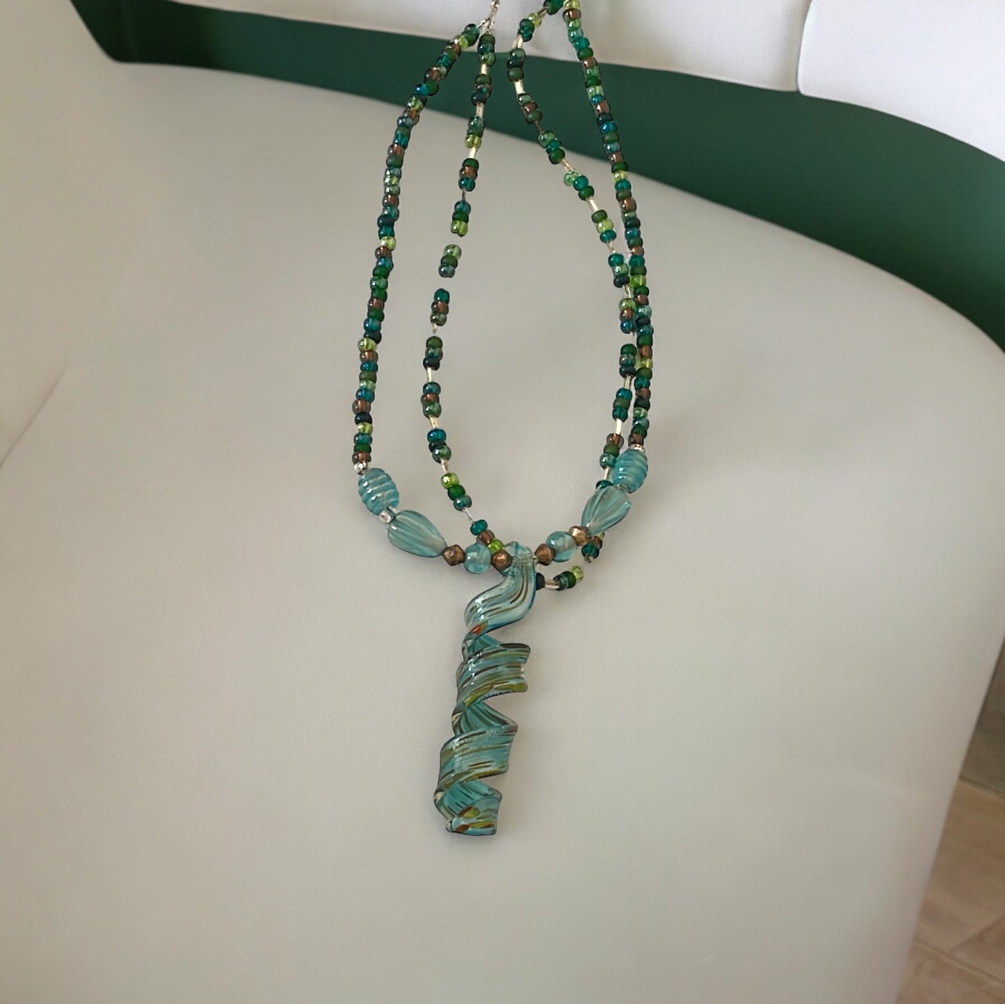 Stunning vintage art glass necklace