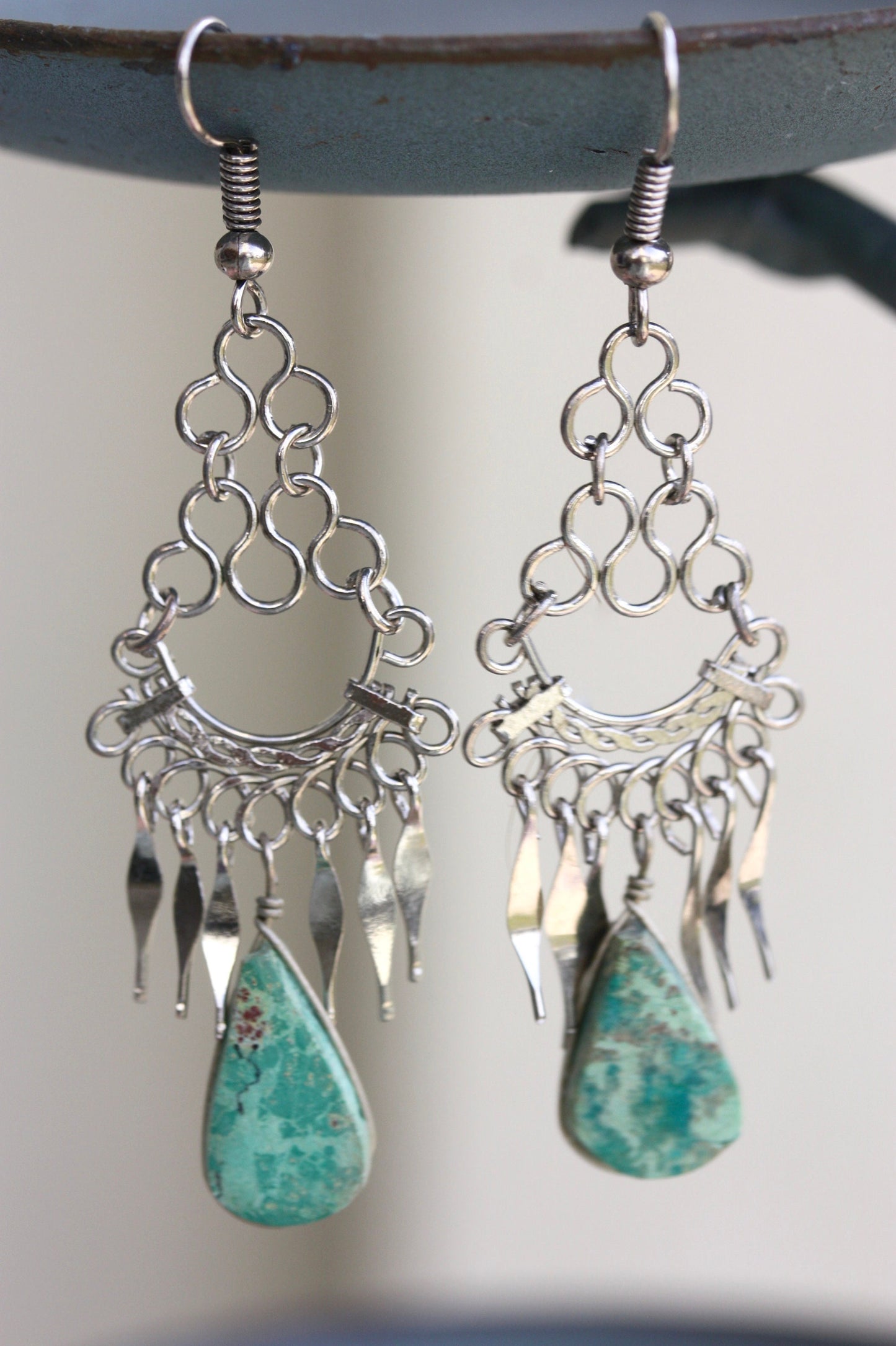 Stunning vintage dangle earrings - silver with wire-wrapped turquoise stone