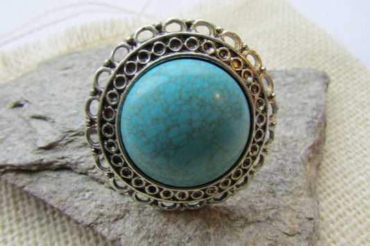 Vintage ring - large faux turquoise center