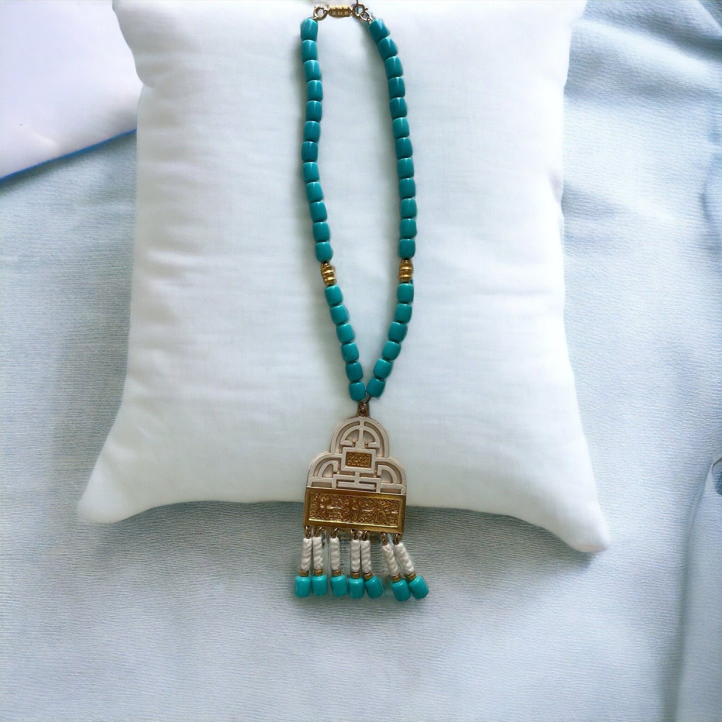 Stunning unique vintage asian necklace with Chinese? writing