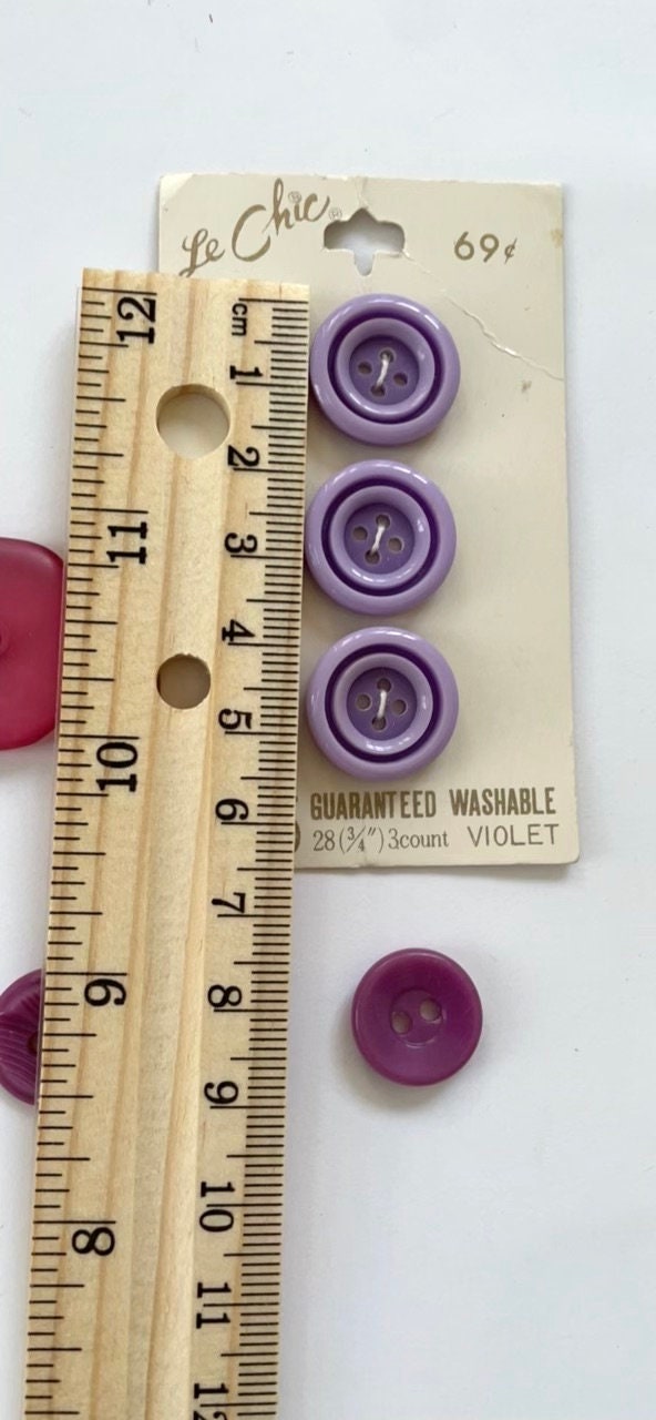 Lot of vintage buttons - from Italy and elsewhere - shades of purple, pink and wine