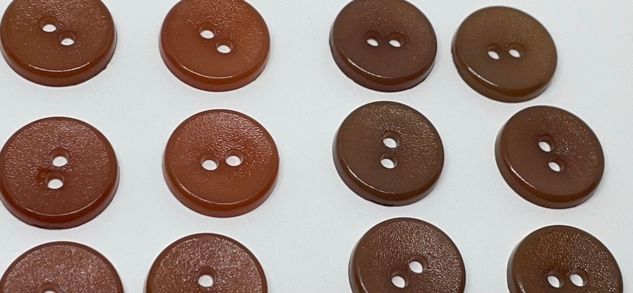 Lot of brown vintage buttons - two different shades