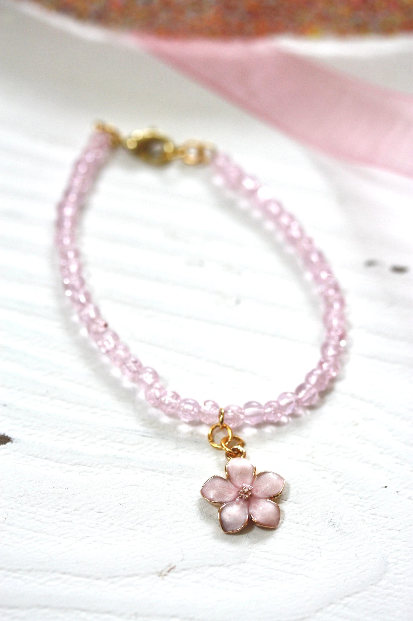 S I M P L E elegant timeless pink enamel flower bracelet with light pale pink crackle glass beads