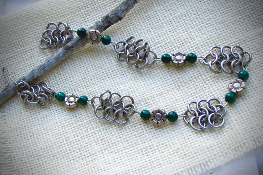 Green stone bead and looped metal unique vintage necklace
