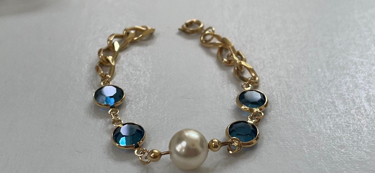 Faux pearl and clear blue crystal handmade bracelet