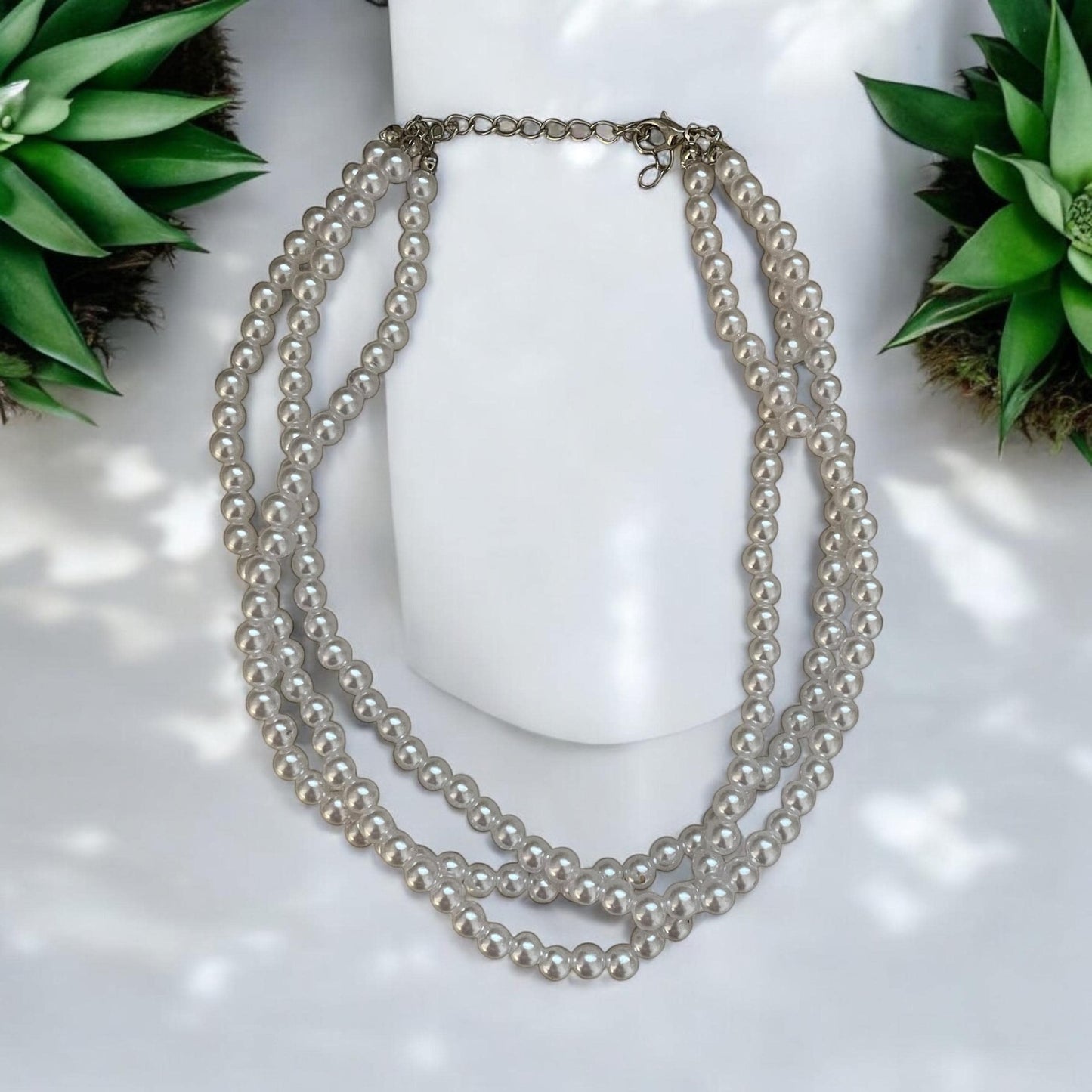 Triple stranded vintage stunning faux pearl necklace
