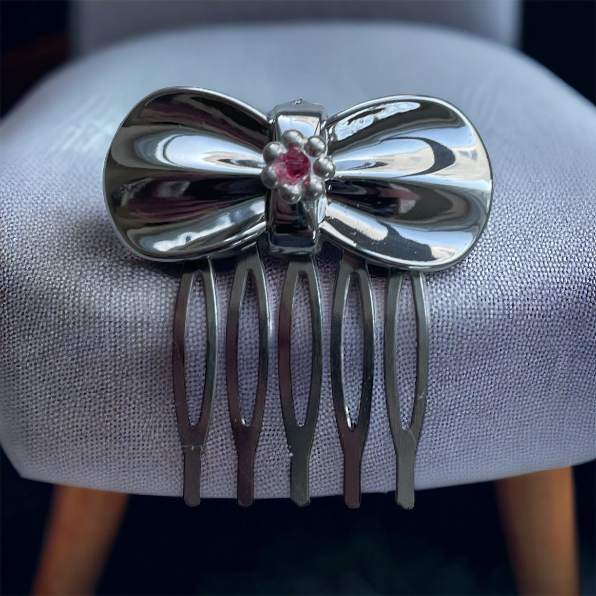 Silver bow 1" hair comb with pink crystal