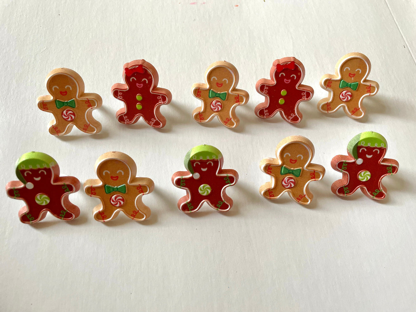 Mix of gingerbread men and women plastic ring cake toppers