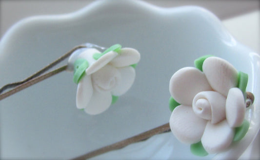Little hair pin with little white flower