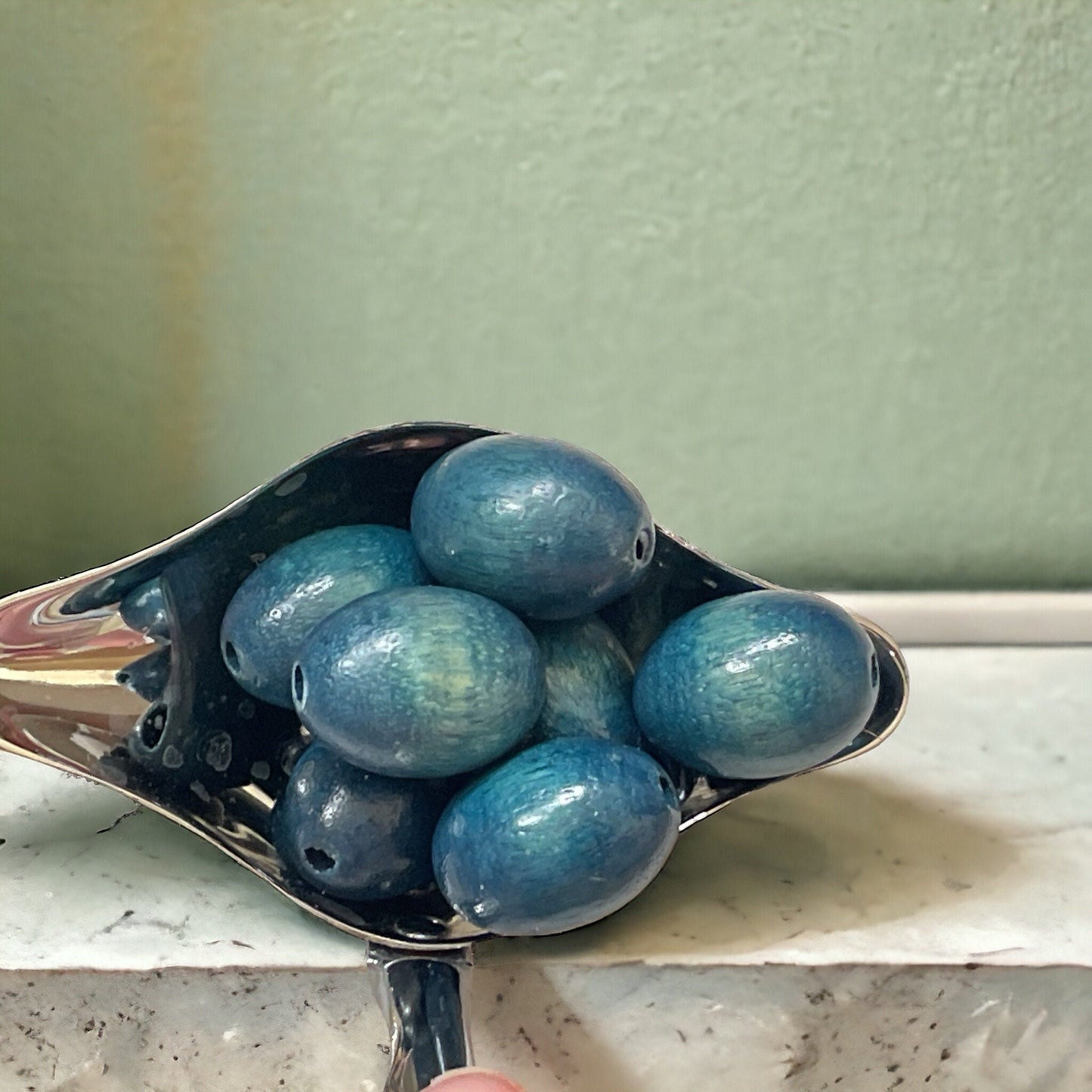 Large oval blue wood vintage beads - approx. 20 mm