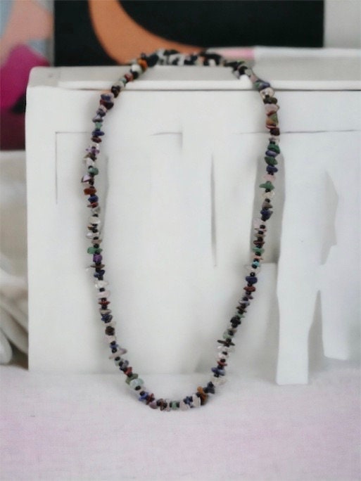 Simple elegance - 24-inch semi-precious stone chips vintage necklace