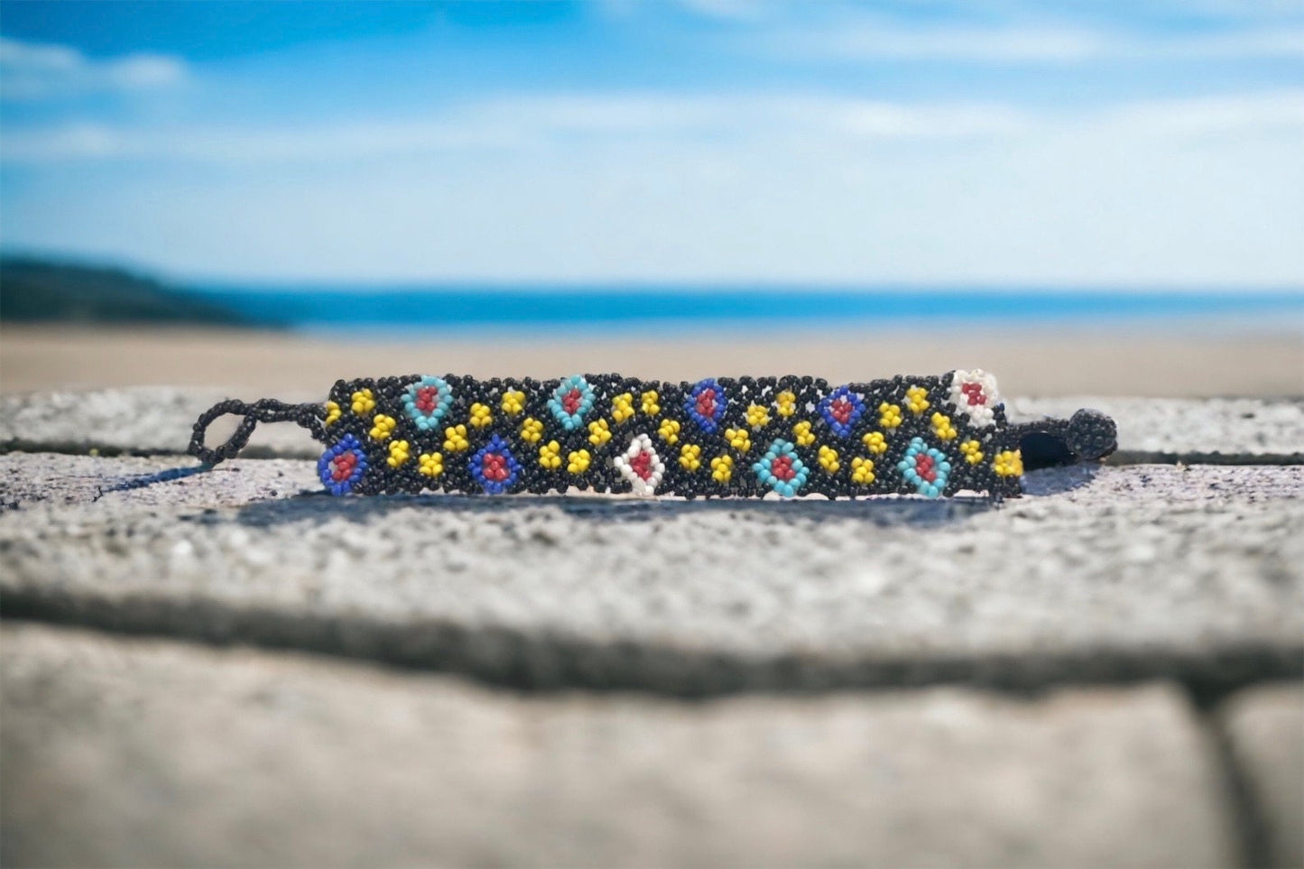 Beaded Bracelet: Vintage Handcrafted Style (7 Inches)