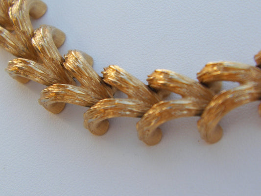 Vintage Crown TRIFARI stunning unique goldtone link bracelet