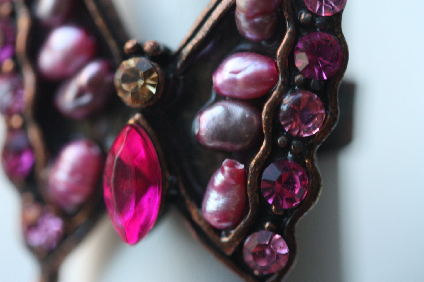 Stunning butterfly ring with pearls and rhinestones