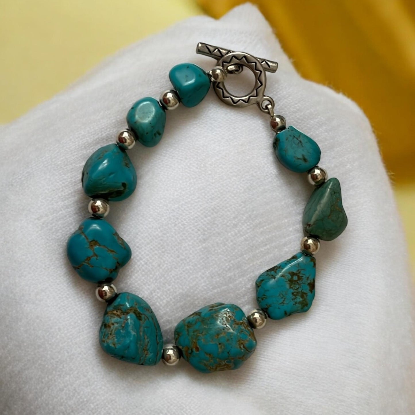 Stunning vintage turquoise stone bracelet
