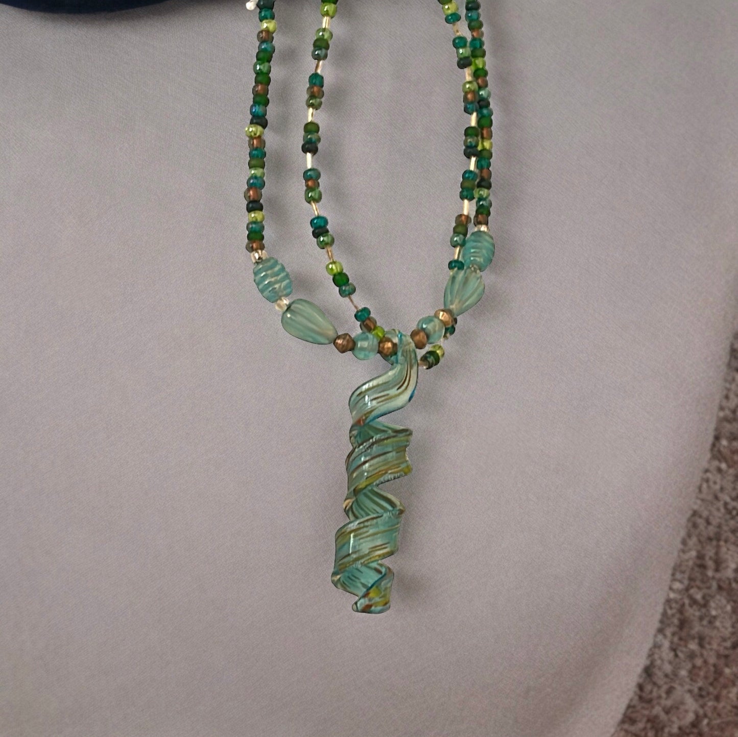 Stunning vintage art glass necklace