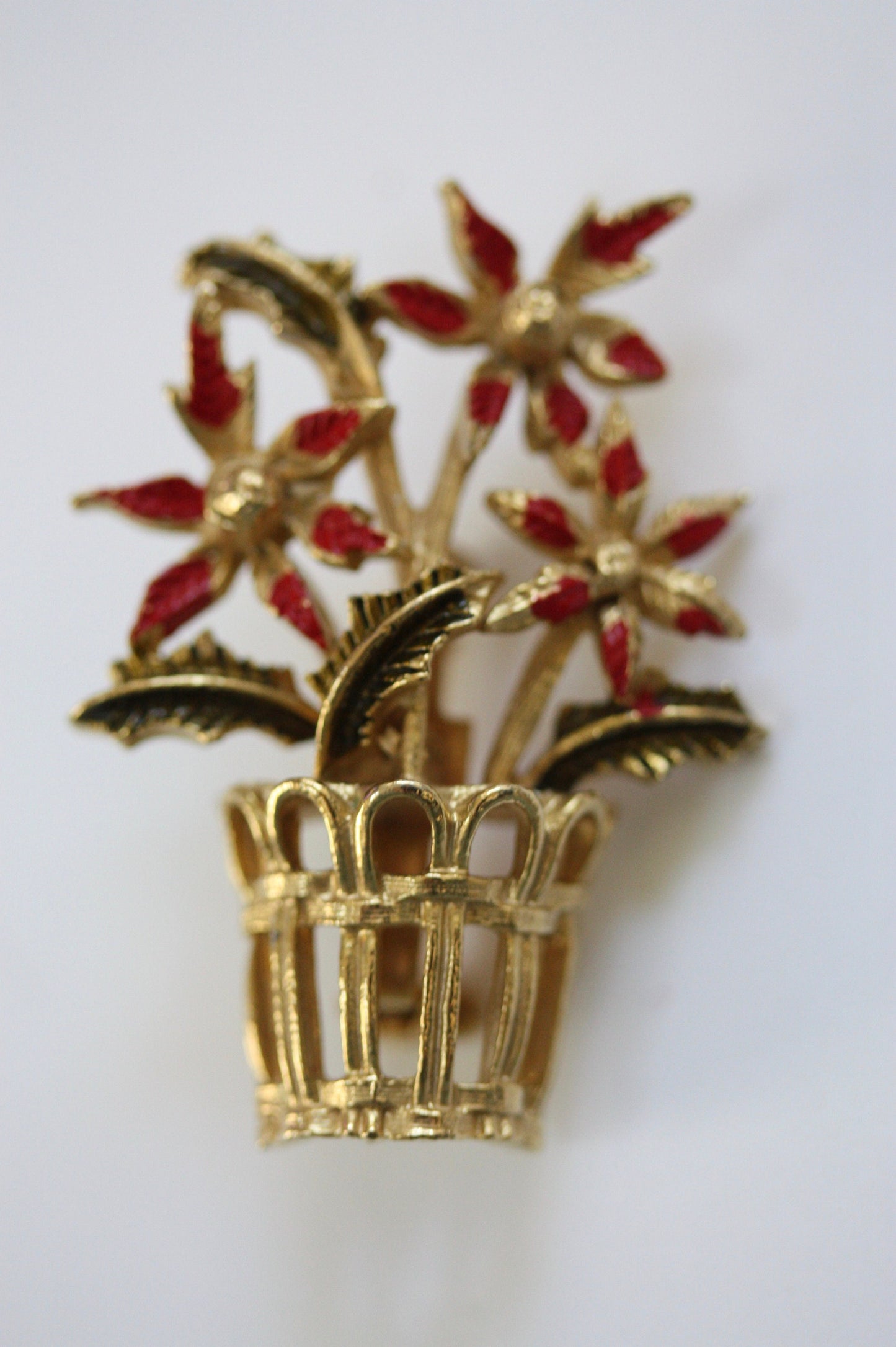 Goldtone basket of Chrysanthemums - stunning vintage Christmas pin