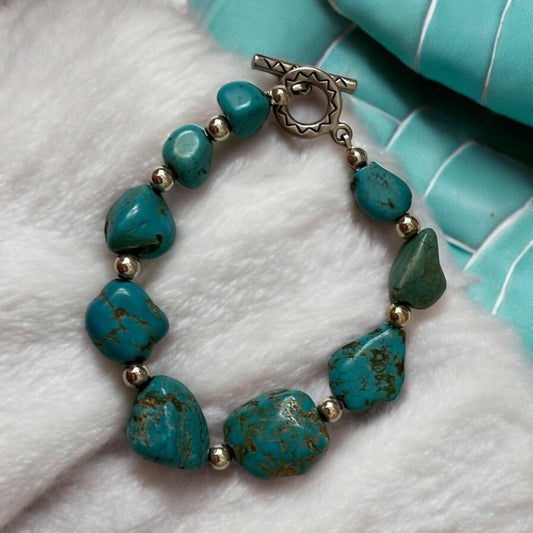 Stunning vintage turquoise stone bracelet