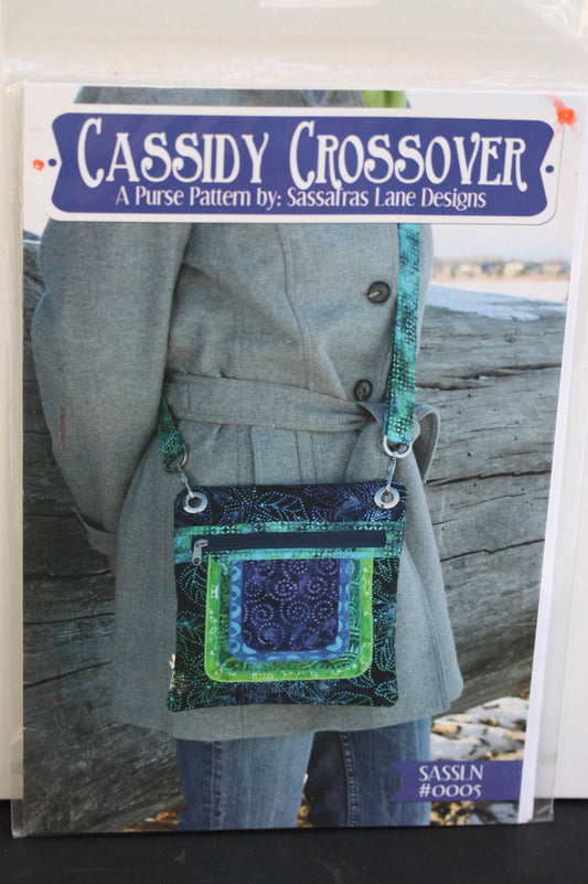 UNCUT Vintage Sewing Pattern - Sassafras lane pattern for the "Cassidy Crossove" bag, handbag