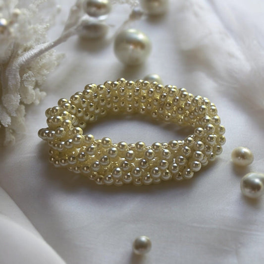 Stunning vintage faux pearl bracelet