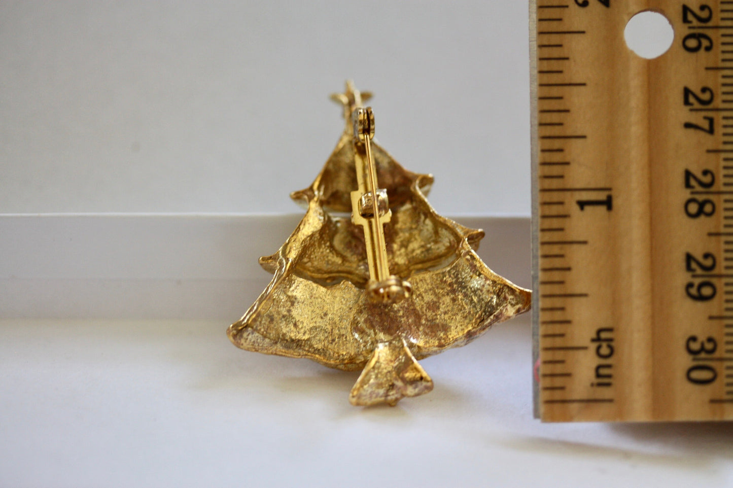 Vintage Christmas tree pin/Holiday pin