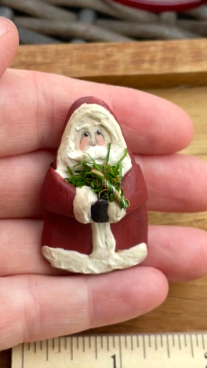 Vintage Santa Claus Christmas pin - handmade out of clay/paint - artist signed