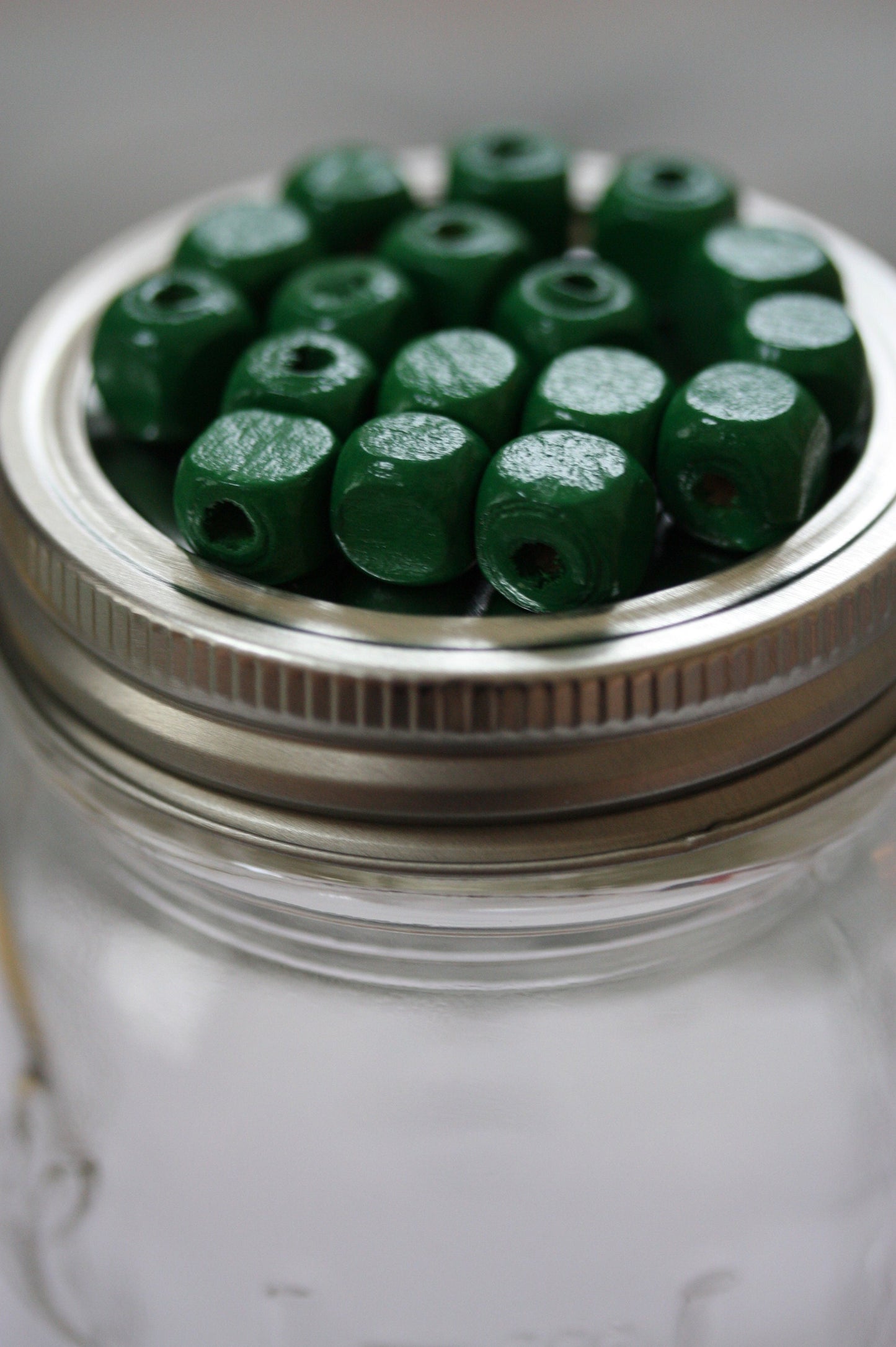 One dozen green cubed wooden beads - 10 mm