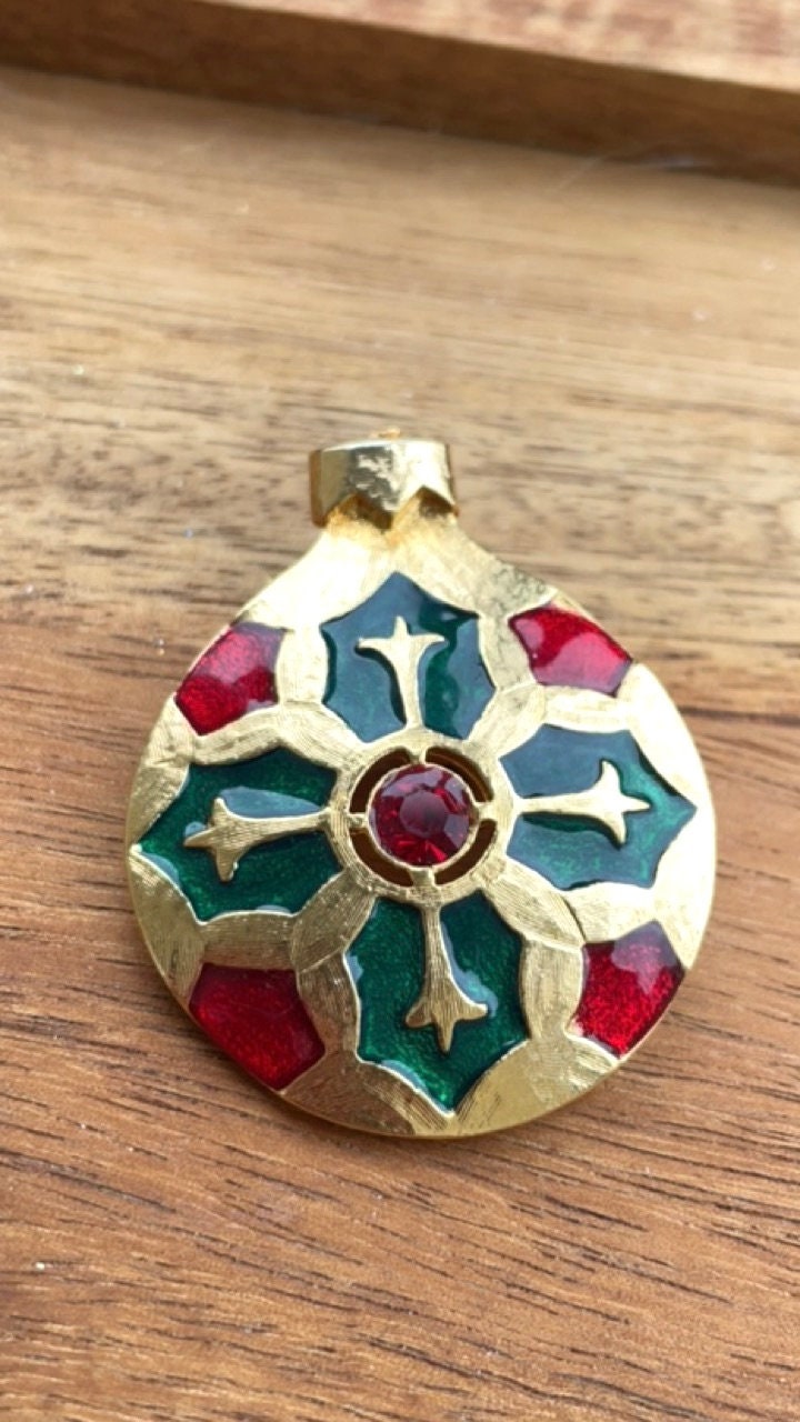 Rare Signed "Lia" stunning vintage Christmas pin