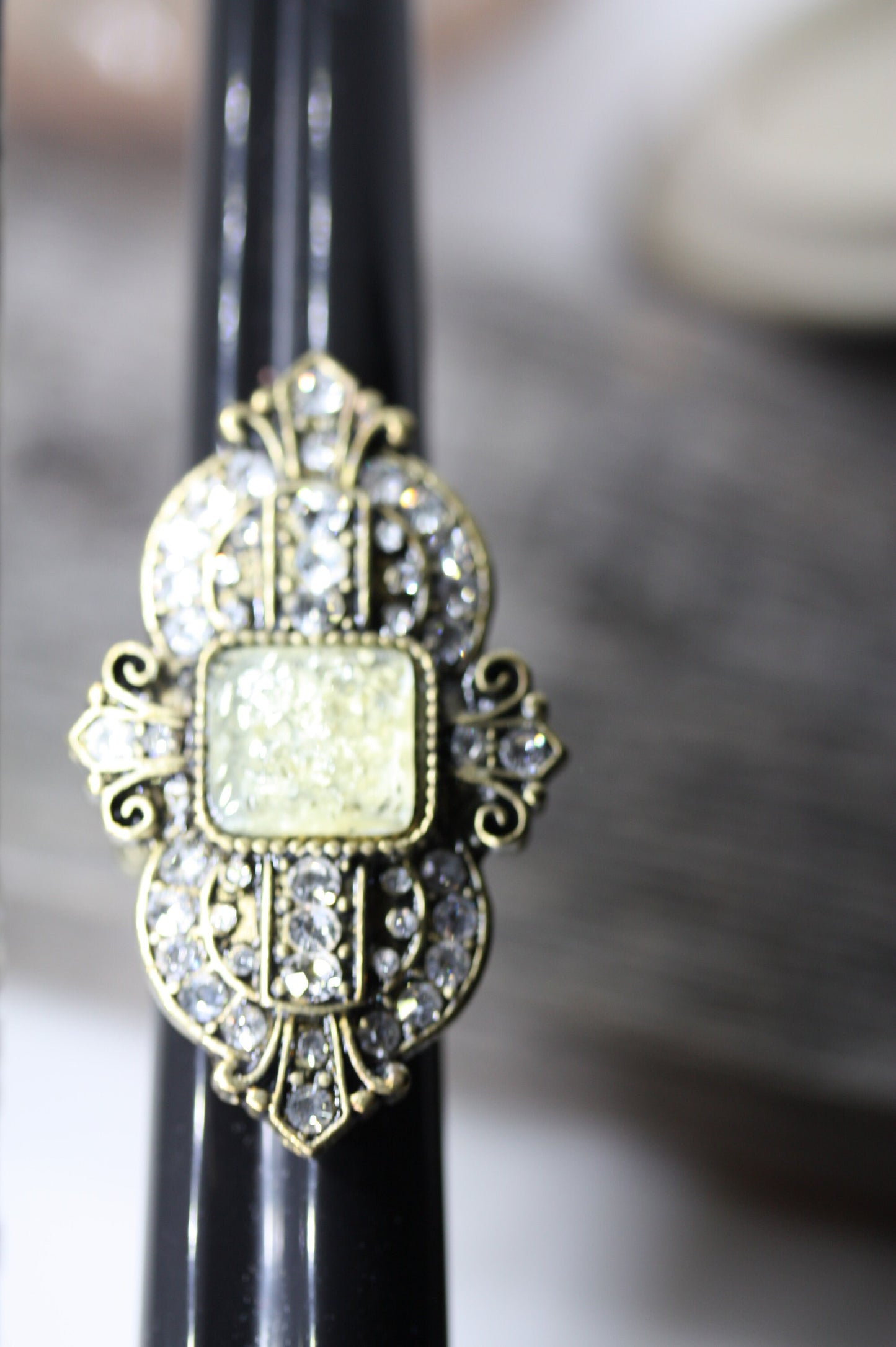 Stunning vintage costume jewelry ring with rhinestones