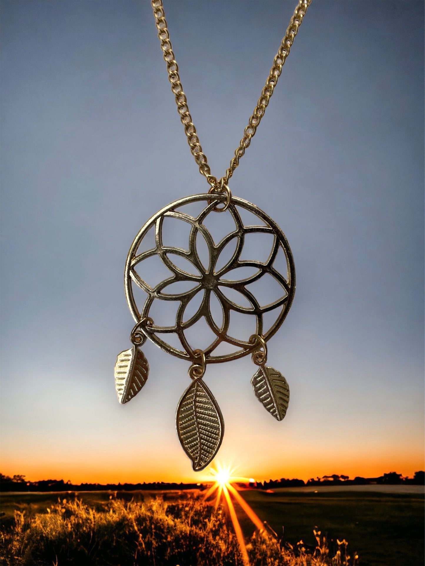 Stunning vintage dreamcatcher necklace with feather dangles