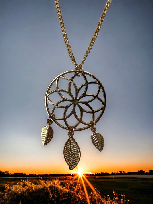 Stunning vintage dreamcatcher necklace with feather dangles