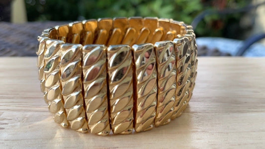 Expandable vintage MCM style textured goldtone retro bangle bracelet - unsigned
