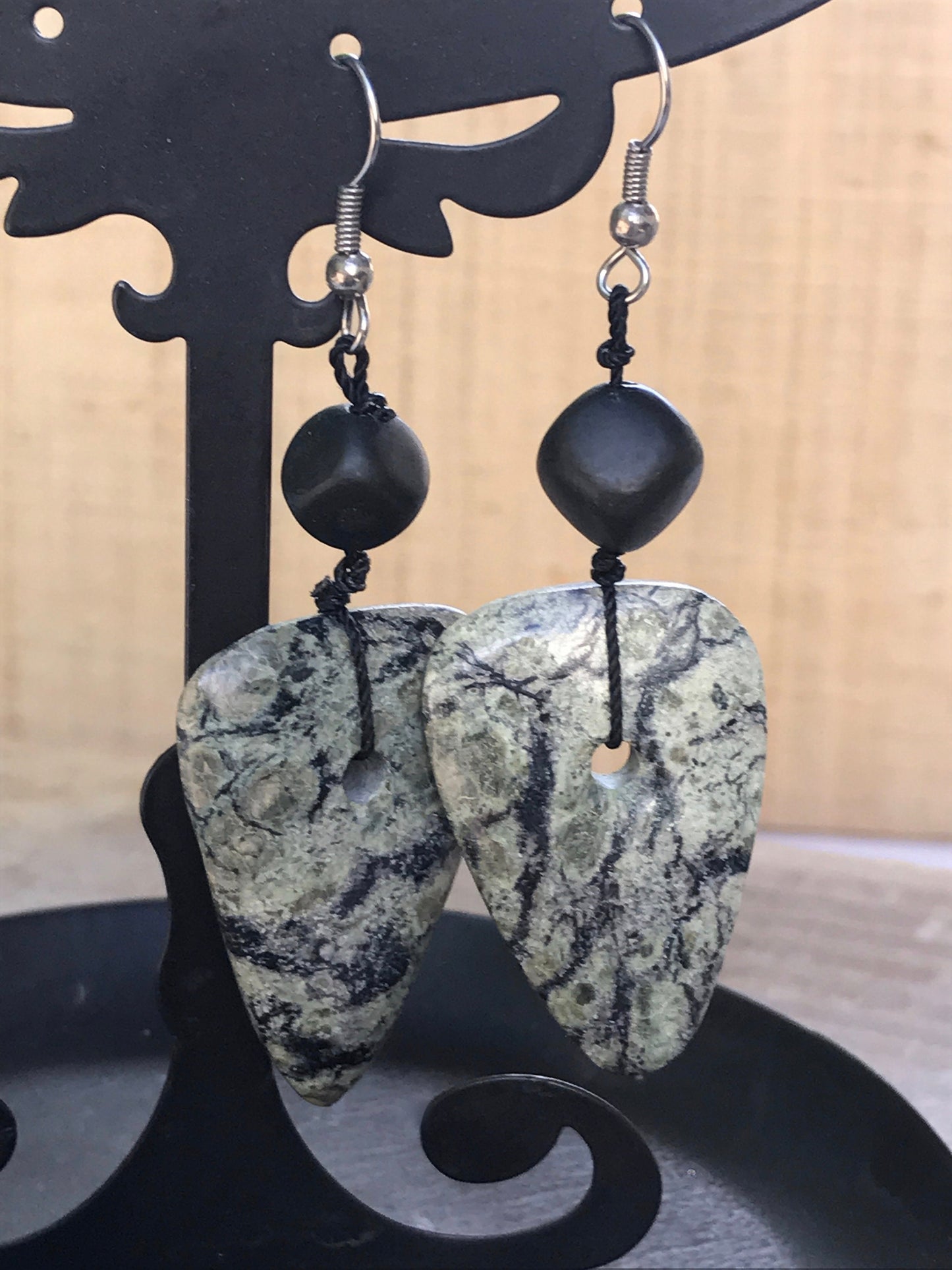 Stunning vintage stone arrowhead style earrings